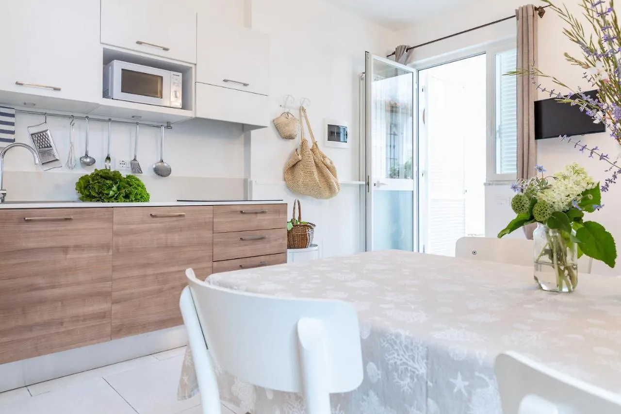 Apartment Ferienwohnung Pochi Passi Dal Mare San Bartolomeo Al Mare Italien